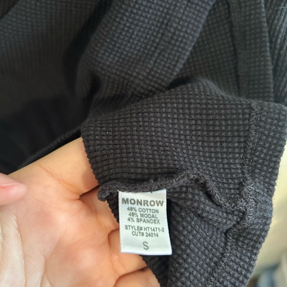 Monrow Black V-Neck Buttoned Women's Top‎ - Picture 4 of 4